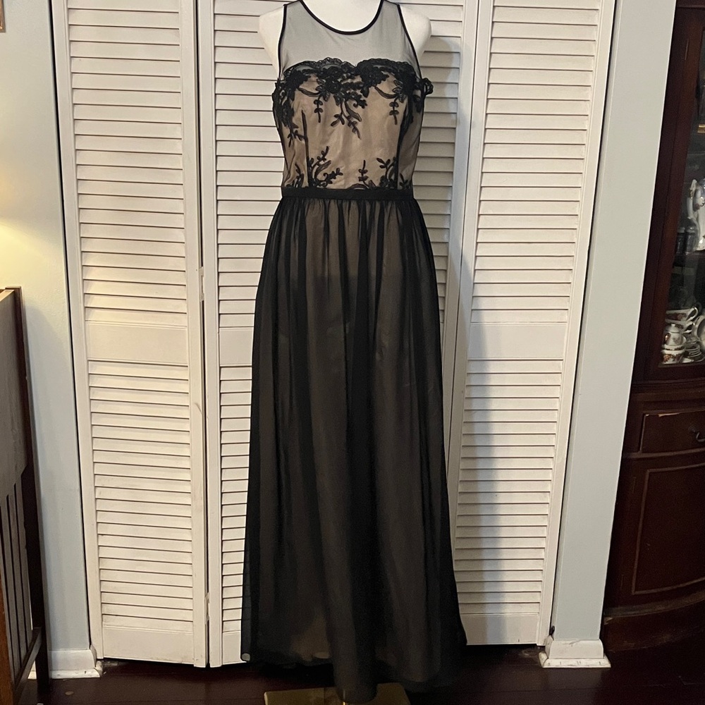 Simply Liliana Black Sheer Lace Maxi Dress